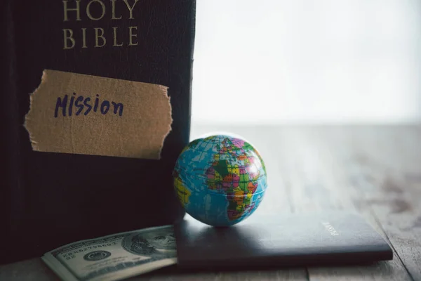 Globe Αγία Γραφή Για Την Αποστολή Αποστολή Χριστιανική Ιδέα Αγία — Φωτογραφία Αρχείου