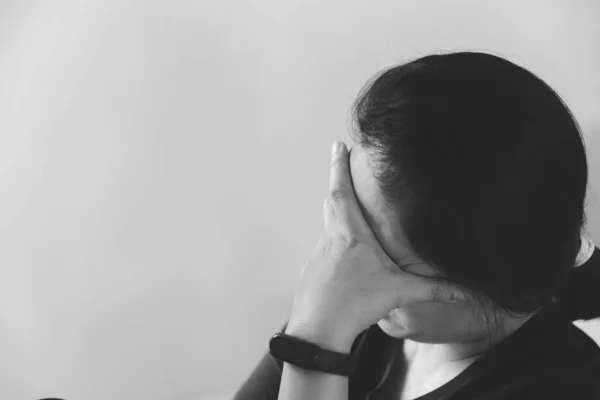 Νεαρή Καταθλιπτική Γυναίκα Ενδοοικογενειακή Βία Και Βιασμός Ξυλοκοπήθηκε Και Βιάστηκε — Φωτογραφία Αρχείου