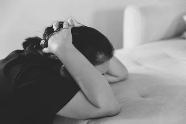 Jonge Depressieve Vrouw Huiselijk Geweld Verkrachting Geslagen Verkracht Zittend Hoek — Stockfoto