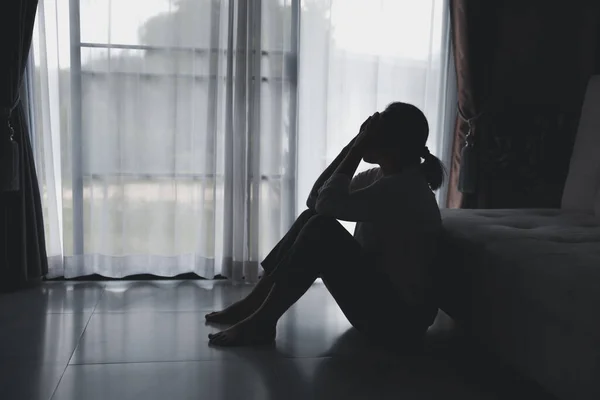 여자의 우울증 환자는 불행하다 절망적 울림처럼 사람은 좌절감 부정적 감정을 — 스톡 사진