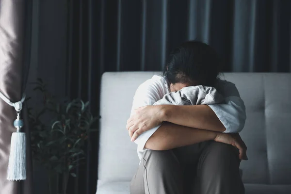 Persona Depressa Una Giovane Donna Infelice Uomo Solitario Seduto Solo — Foto Stock