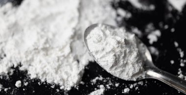 Uyuşturucu ya da uyuşturucu her türlü ilaçtır. Kokain bağımlılığı ölüme zararlıdır. Uyuşturucu yasadışı ya da yasaktır. Eroin insanların kanlarına şırınga ile enjekte ettikleri bir tozdur..