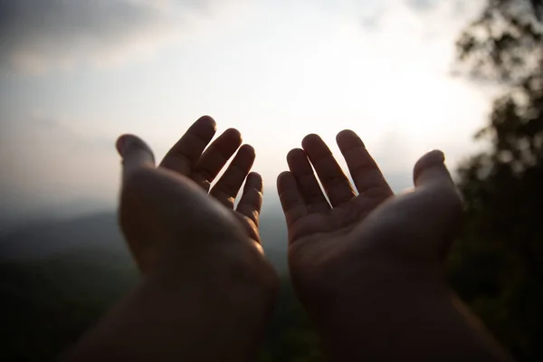Человеческие Руки Раскрывают Ладонями Поклонение Евхаристическая Терапия Благослови Бога Помогающего — стоковое фото