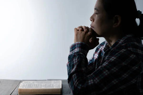 Vida Cristiana Crisis Oración Dios Mujer Reza Por Bendición Dios — Foto de Stock