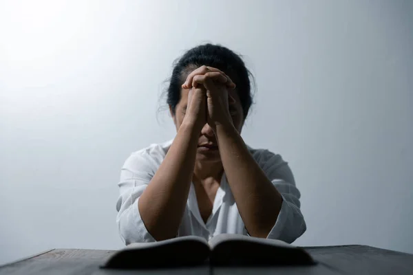 Keresztény Élet Krízis Imádság Istenhez Imádkozzon Istenhez Hogy Jobb Élete — Stock Fotó