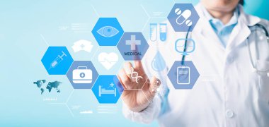 Tıp doktoru el, modern bilgisayar arayüzü ile tıbbi bir kavram olarak çalışıyor. Salgın hastalık insanları bilinçlendirir ve hastane ve sağlık sigortası sektöründeki sağlık hizmetlerine dikkat çeker..