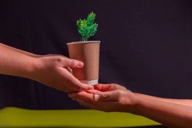 Çevre koruma ve koruma amaçlı küresel hareket, dünyanın çevre dostu, yeşil doğasını korumayı, sağlıklı gezegeni ve sürdürülebilir ekolojiyi teşvik etmeyi, yemyeşil, büyümeyi, ahengi, gücü ve güvenliği sağlamayı amaçlamaktadır..