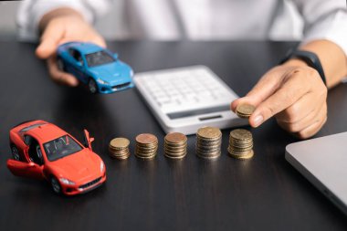 Finans bankası vergisi, muhasebe, bütçe, iş giderleri analizi için işadamı, araç tasarrufu, finansal hesaplama, muhasebe, hesap makinesini kapat, çizelge çizelgesi, ofis masası.