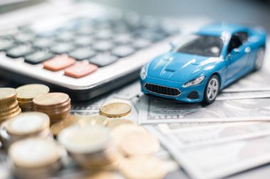 Finans bankası vergisi, muhasebe, bütçe, iş giderleri analizi için işadamı, araç tasarrufu, finansal hesaplama, muhasebe, hesap makinesini kapat, çizelge çizelgesi, ofis masası.