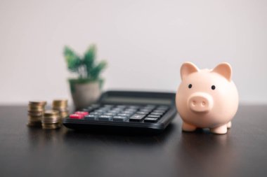 Finans bankası vergisi, muhasebe, bütçe, iş adamı hesap makinesi, hesap makinesi, hesap makinesi, hesap makinesi, grafik çizelgesi, ofis masası harcama analizi, tasarruf.