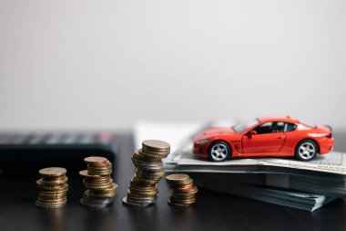 Finans bankası vergisi, muhasebe, bütçe, iş giderleri analizi için işadamı, araç tasarrufu, finansal hesaplama, muhasebe, hesap makinesini kapat, çizelge çizelgesi, ofis masası.