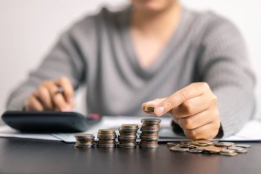 Finans bankası vergisi, muhasebe, bütçe, iş adamı hesap makinesi, hesap makinesi, hesap makinesi, hesap makinesi, grafik çizelgesi, ofis masası harcama analizi, tasarruf.