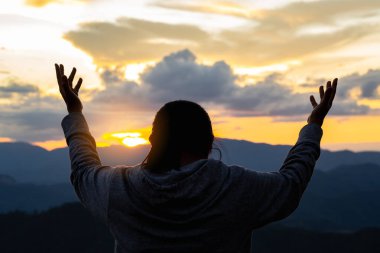 Hristiyanlık, Tanrı 'ya yaklaş kutsal İncil, kutsal el, katolik kilise dini, dua et, merhamet dile, İsa' ya dua et, Hristiyanlık, Hristiyanlık, Hristiyan papazlarına merhamet et, cömert fedakârlıklar yap, yeryüzü insanına dua et.