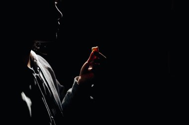 Hristiyanların elleri, Katolik kilisesinde kutsal İncil 'e ruhani inançla dua eder, dua eder, dua eder, dua eder, dua eder, dua eder, dua eder, dua eder, dua eder, dua eder, dua eder..