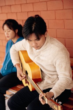 Hristiyanlık, Tanrı 'ya yaklaş kutsal İncil, kutsal el, katolik kilise dini, dua et, merhamet dile, İsa' ya dua et, Hristiyanlık, Hristiyanlık, Hristiyan papazlarına merhamet et, cömert fedakârlıklar yap, yeryüzü insanına dua et.