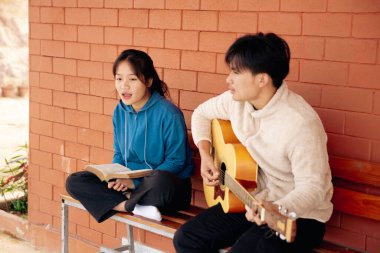 Hristiyanlık, Tanrı 'ya yaklaş kutsal İncil, kutsal el, katolik kilise dini, dua et, merhamet dile, İsa' ya dua et, Hristiyanlık, Hristiyanlık, Hristiyan papazlarına merhamet et, cömert fedakârlıklar yap, yeryüzü insanına dua et.