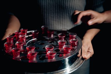 Hristiyanların elleri, Katolik kilisesinde kutsal İncil 'e ruhani inançla dua eder, dua eder, dua eder, dua eder, dua eder, dua eder, dua eder, dua eder, dua eder, dua eder, dua eder..