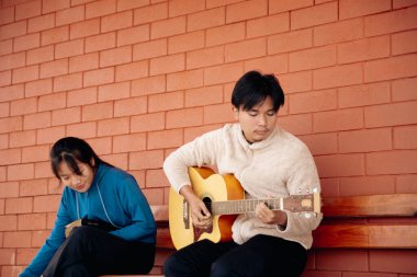 Hristiyanlık, Tanrı 'ya yaklaş kutsal İncil, kutsal el, katolik kilise dini, dua et, merhamet dile, İsa' ya dua et, Hristiyanlık, Hristiyanlık, Hristiyan papazlarına merhamet et, cömert fedakârlıklar yap, yeryüzü insanına dua et.