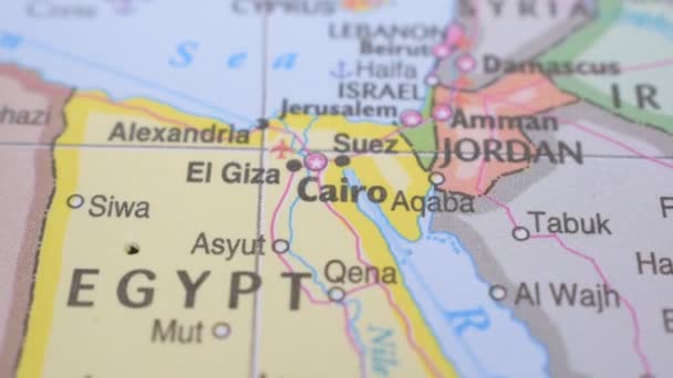 Подорожуюча Концепція Push Pin Pointing Political Map Location Cairo — стокове відео