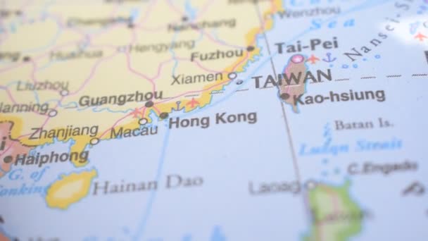 Koncepcja Podróży Push Pin Wskazując Mapę Polityczną Lokalizacja Hong Kongu — Wideo stockowe