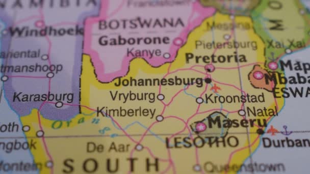 Cestovní Koncepce Push Pin Ukazující Politickou Mapu Umístění Johannesburgu — Stock video