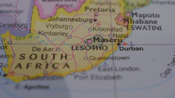Reisconcept Push Pin Pointing Een Politieke Kaart Locatie Van Lesotho — Stockvideo
