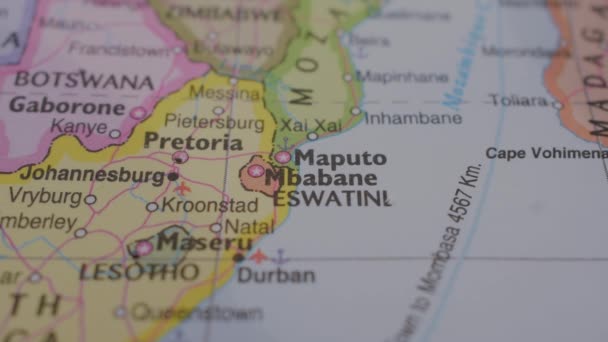 Concepto Viaje Push Pin Señalando Mapa Político Ubicación Maputo — Vídeos de Stock