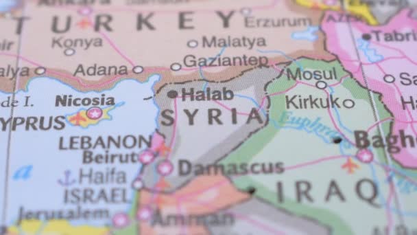 Koncepcja Podróży Push Pin Wskazując Mapę Polityczną Lokalizacja Syrii — Wideo stockowe