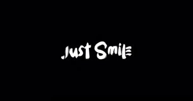 Grunge Geçiş Tipografisi Sadece Gülümseme Efekti Siyah Arkaplan Metin Animasyonu 