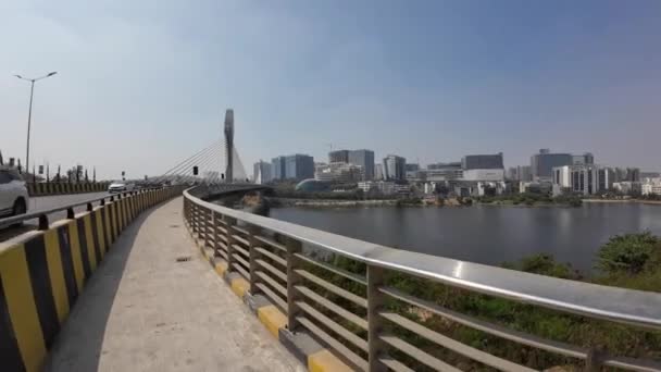 Spacerując Ścieżce Małym Moście Kablowym — Wideo stockowe