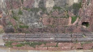 Hasarlı Granit Tuğla Duvarı Eski Yıkılmış Kalenin Kulesi