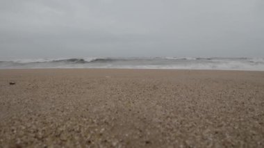 Yumuşak Yuvarlanan Dalgaların Yavaş Hareketleriyle Tropikal Plajın Denizi