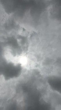 Pofuduk Koyu Bulutlu Gök Gürültüsü Dikey Görüntü Zamanı 