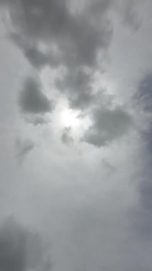 Pofuduk Koyu Bulutlu Gök Gürültüsü Dikey Görüntü Zamanı 