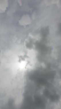 Pofuduk Koyu Bulutlu Gök Gürültüsü Dikey Görüntü Zamanı 