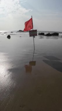 Okyanus Güvenliği Kırmızı Bayrak Uyarı Panosu