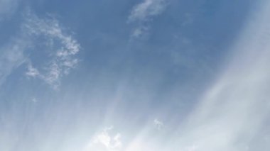 Güzel Yumuşak Bulutlu Mavi Gökyüzü Zaman Hızı