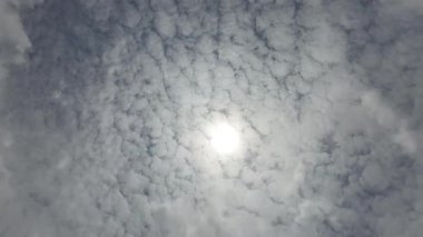 Kara Fırtına Bulutları İzleyici Zamanlamasında Hızlanıyor