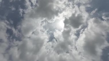 Kara Fırtına Bulutları İzleyici Zamanlamasında Hızlanıyor