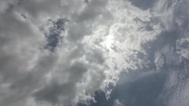 Kara Fırtına Bulutları İzleyici Zamanlamasında Hızlanıyor