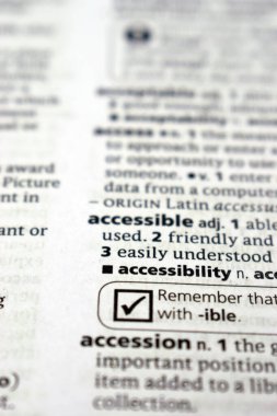 İngilizce Sözlük Sayfasını Kelimeyle Kapat - Erişilebilir Resim 