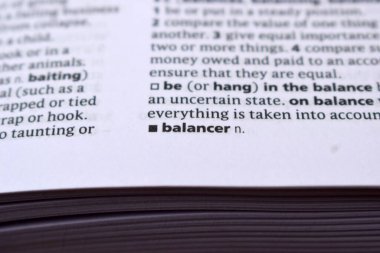 Yazılı Kelimenin İngilizce Tanımlama Sözlüğü Sayfası - Dengeleyici Resmi Kapat