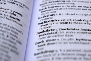 İngilizce Sözlük Sayfasını Tanımlama Kelimesi - Geri Tarama Resmiyle Kapat 