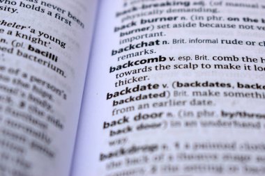 İngilizce Sözlük Sayfasını Tanımlama Kelimesi - Geri Tarama Resmiyle Kapat 