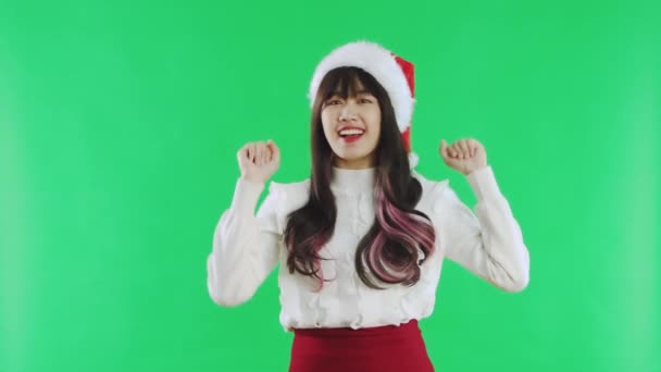 Gelukkig Aziatische Vrouw Santa Kerstmis Hoed Dansen Met Plezier Expressief — Stockvideo