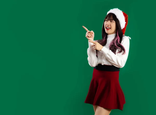 Jovem Mulher Asiática Bonita Branco Vermelho Traje Tema Natal Usando — Fotografia de Stock