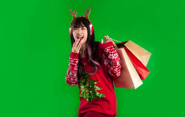 Feliz Mulher Asiática Bonita Pano Tema Natal Vermelho Usando Faixa — Fotografia de Stock