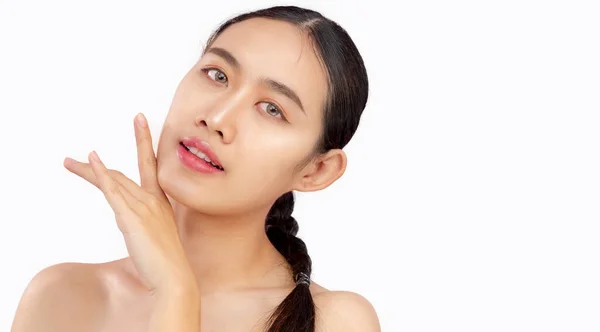 Jovem Bela Mulher Asiática Mostrar Limpa Pele Fresca Fundo Branco — Fotografia de Stock
