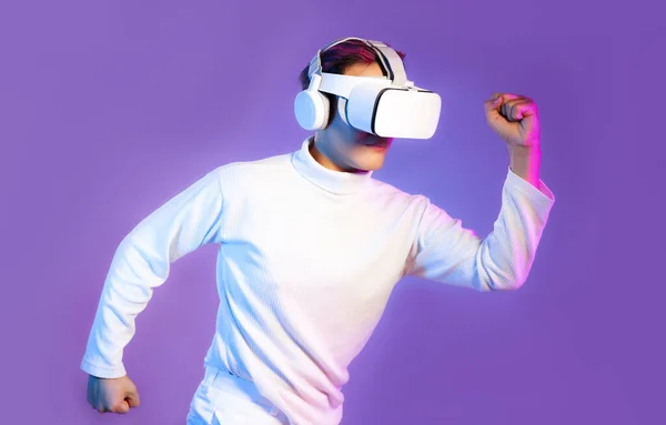 Male White Long Sleeve Shirt Wearing Goggles Headset Metaverse Concept — Stok fotoğraf