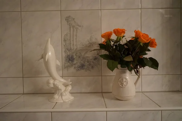 Still Life Bouquet Orange Roses Bathroom Berlin Germany — Stock Photo, Image